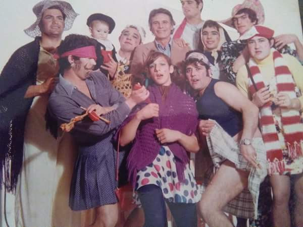 Grupo de personas disfrazadas
